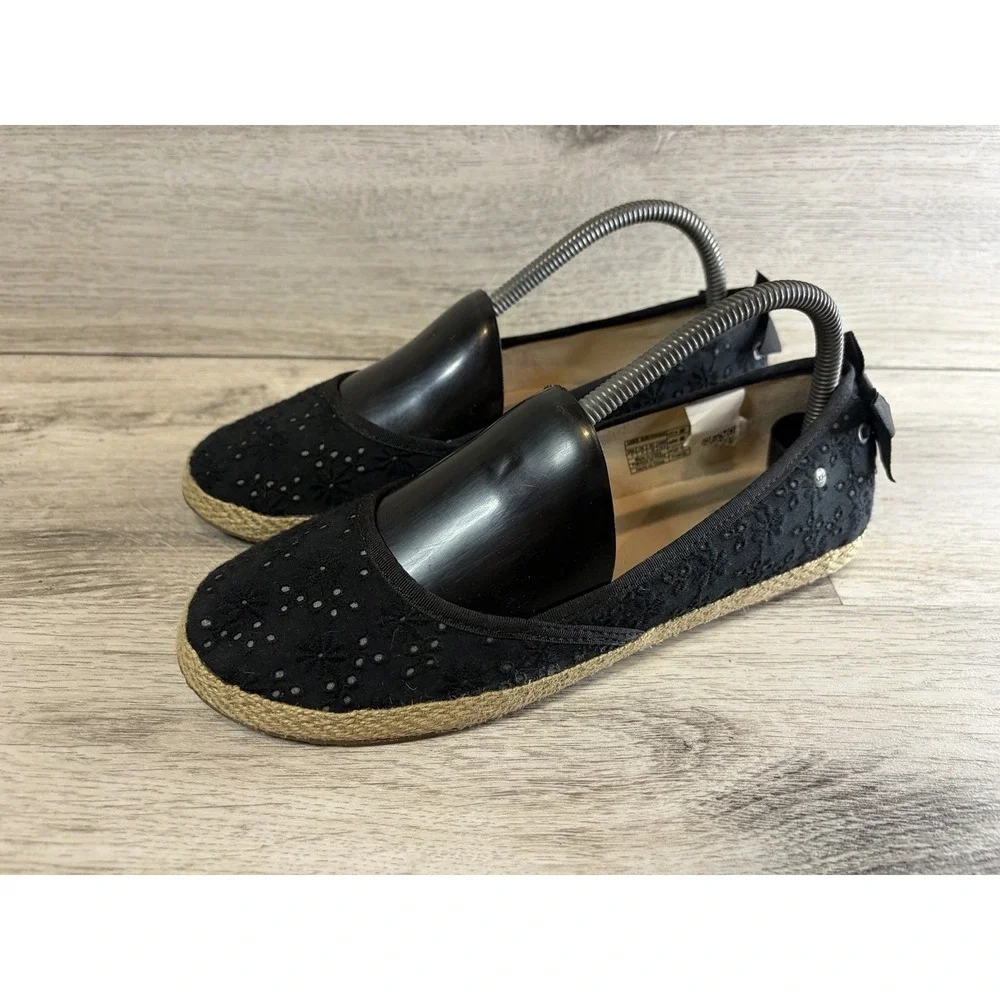 UGG‎ Tassy Eyelet Black Comfortable Casual Flat Shoes 1004022K Youth Size 6